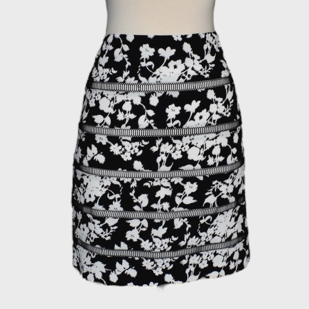 White House Black Market Floral Lattice Pencil‎ Skirt
